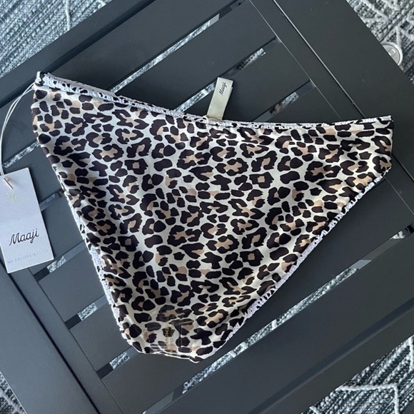 (BOTTOMS) Maaji Snazzy Lace Reversible Bikini Bottoms. - Picture 3 of 6